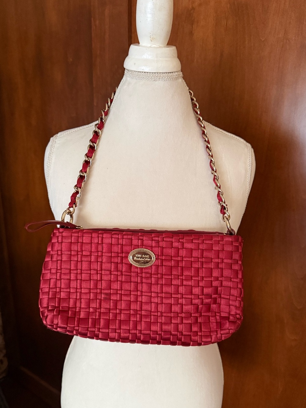 ⚜️ THE SAK FUSHIA RASPBERRY RED  WOVEN SHOULDER BAG W GOLD CHAIN STRAP ⚜️